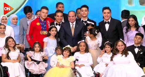 بحضور السيسي.. حسين لبيب يعلن منح عضوية الزمالك لأحد المشاركين في "قادرون باختلاف"